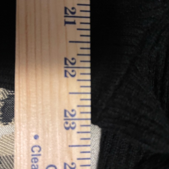 100% Cashmere Isaac Mizrahi ladies Black Sweater. - Picture 5 of 7